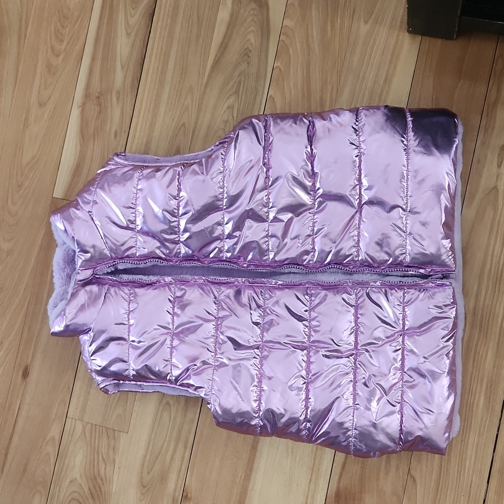 Reversible puffer vest